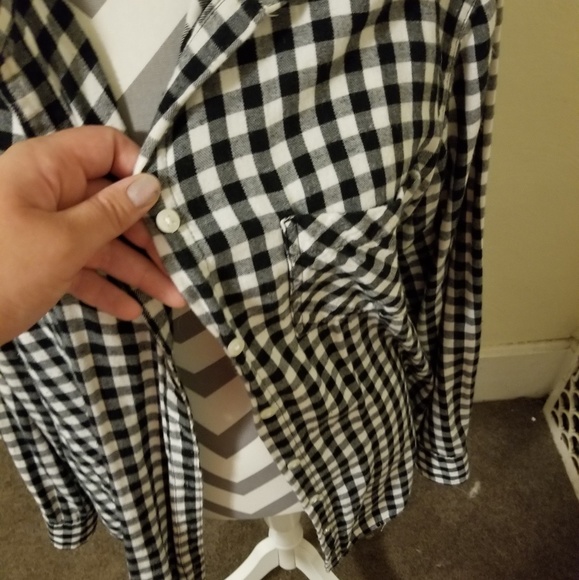 Old navy black and white plaid button down shirt. - Picture 2 of 4